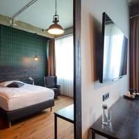 Business Queen Room