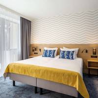 Premium King Suite with Sofa Bed and Forest View