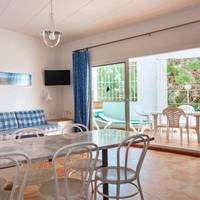Two-Bedroom Apartment with lateral Sea View (6 Adults)