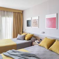 Quadruple Room with Sea View (4 Adults)