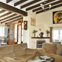 Three-Bedroom Holiday Home 