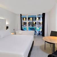 The Innside Premium Room with Swim Up