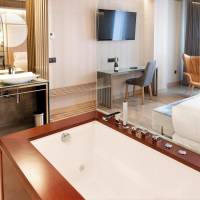 King Room with Spa Bath