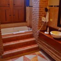 Queen Suite with Spa Bath