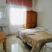 Basic Triple Room with Shared Bathroom