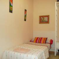 Single Room with Shared Bathroom (interior)