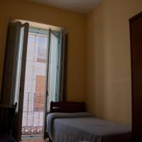Single Room with Shared Bathroom