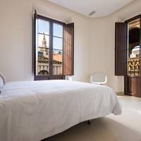 Two-Bedroom Apartment overlooking the Giralda