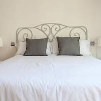 One-Bedroom Apartment (3)