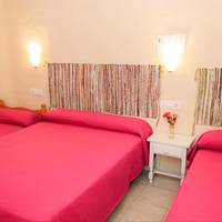 Family Room with Private Bathroom (3 Adults)