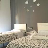 Twin Room with Balcony and Shared Bathroom