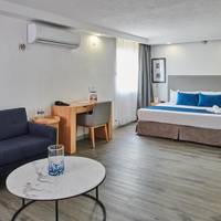 King Suite with Whirlpool - Non-Smoking