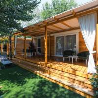 Deluxe One-Bedroom Cottage