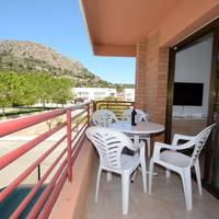 Two-Bedroom Apartment with Street View (4 Adults + 2 Children)