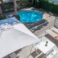 Apartment with Pool View 