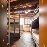 Bed in 16-Bed Mixed Dormitory Room 
