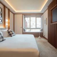 Guest room with King Bed and City view