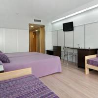 Family Room (2 Adults + 3 Children)
