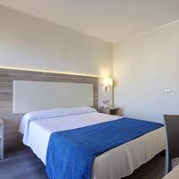Standard Queen Room (1 Adult)