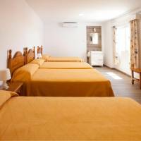 Quadruple Room with Shared Bathroom