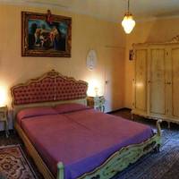 Large Triple Room with Shared Bathroom