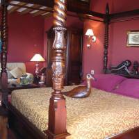 One-Bedroom Queen Suite