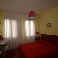 Double Room with No Bathroom (Shared Bathroom)