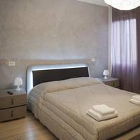 One-Bedroom Apartment with Private External Bathroom (2 Adults)
