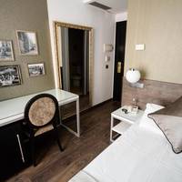 Standard Single Room with Street View