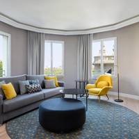 Corner King Suite