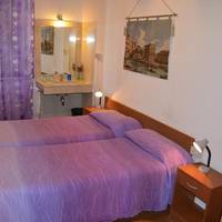 Economy Double or Twin Room and Shared Bathroom