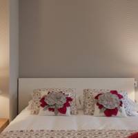King Studio extra large bed and single bed-2B
