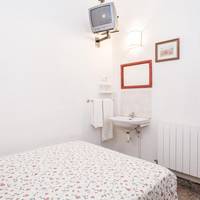 Single Room with Shared Bathroom