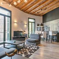 Deluxe Five-Bedroom Apartment