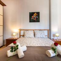 Three-Bedroom Apartment-Roger de Flor