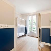 Bed in 6-Bed Mixed Dormitory Room with Shared Bathroom