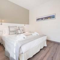 Four-Bedroom Apartment with Terrace- Carrer Consell de Cent