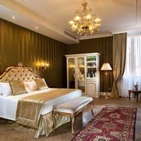Suite with Canal View