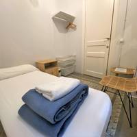 Single Room with Shared Bathroom
