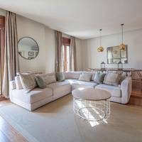  Four Bedrooms Apartment - Calle Roger de Lluria 108