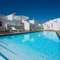 Apartment with Pool View 