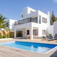 Deluxe Three-Bedroom Villa with Private Pool (6 Adults)