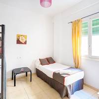 Basic Triple Room with Shared Bathroom