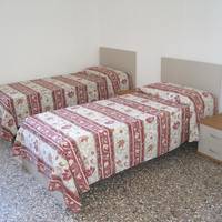 Standard Twin Room with Shared Bathroom