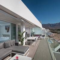 Serenity Allegra 2 bedroom Suite with hot tub and sea view