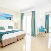 Superior Twin Room with Partial Sea View