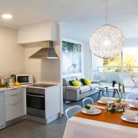 Three-Bedroom Apartment with Sea View (6 Adults)