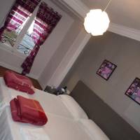 Twin Room with Sea View and Shared Bathroom