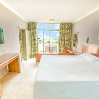Junior Suite (2 Adults + 3 Children)