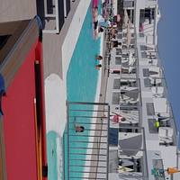 Apartment with Pool View 